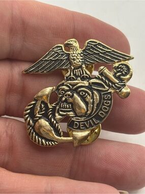USMC Devil Dogs Pin Marine Corps Motorcycle Military Veteran Gold Tone 1.5” Guns